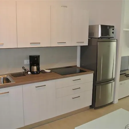 شقة Comfy Flat 200m From The بيبيوني