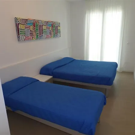 Comfy Flat 200m From The شقة