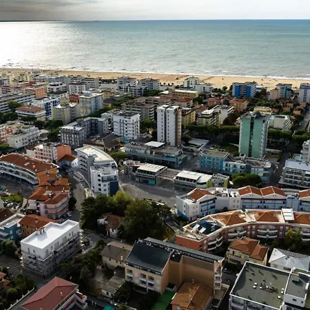 شقة Comfy Flat 200m From The